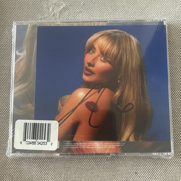 SIGNED - Sabrina carpenter short n sweet - Picture 2 of 3